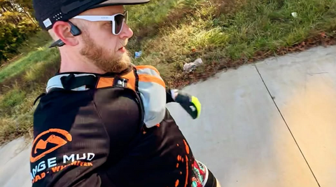 What are the pros and cons of hydration packs?
